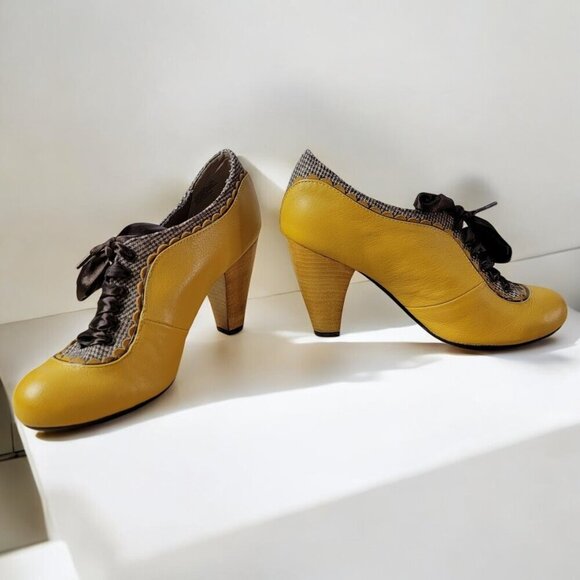 Poetic License Backlash Oxford Yellow Heels - Size 7 1/2 - Picture 1 of 9
